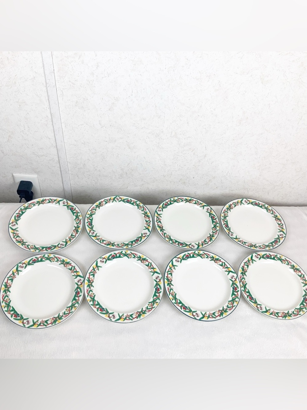 Vintage 1994 Sakura Christmas Cheer 8 Salad Plates Sue Zipkin Stoneware Holiday